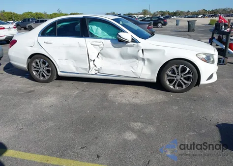 2016 Mercedes-Benz C 300 из США, поврежденный, VIN 55SWF4JB2GU153506